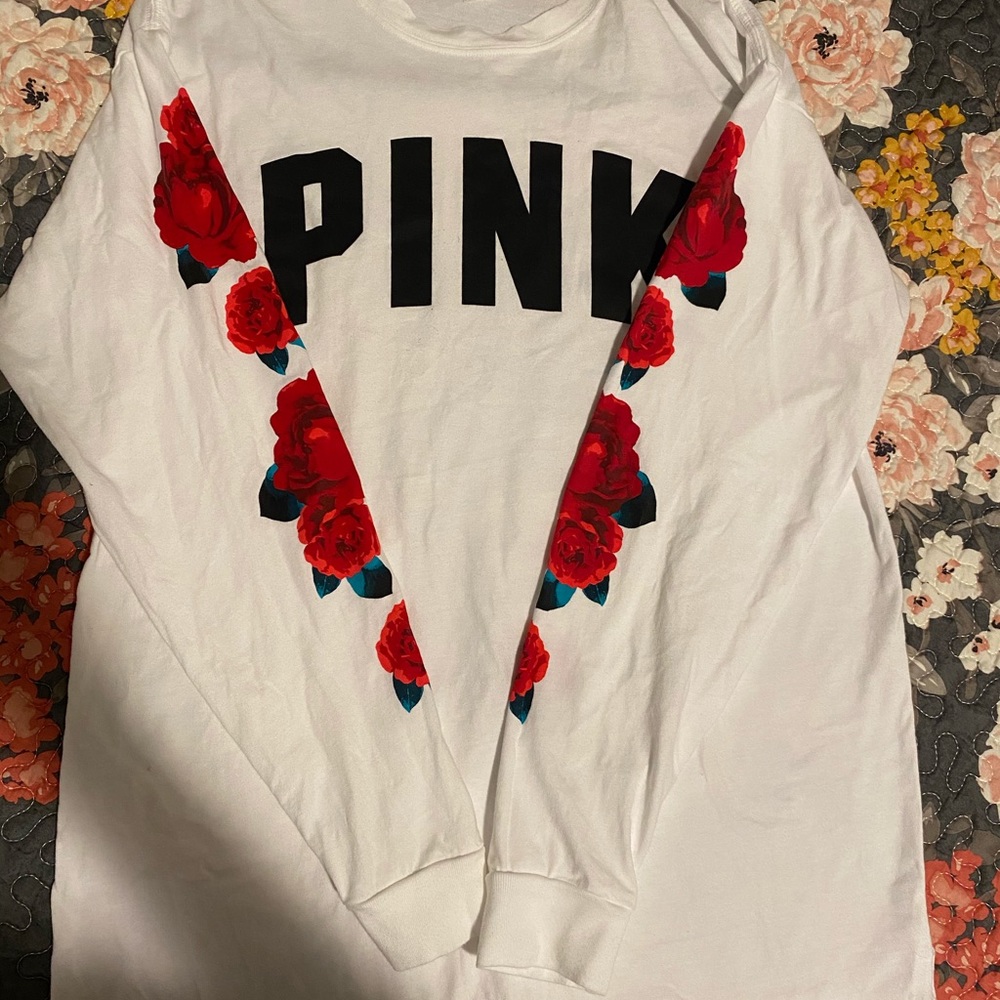 Cute rose vs pink shirt!